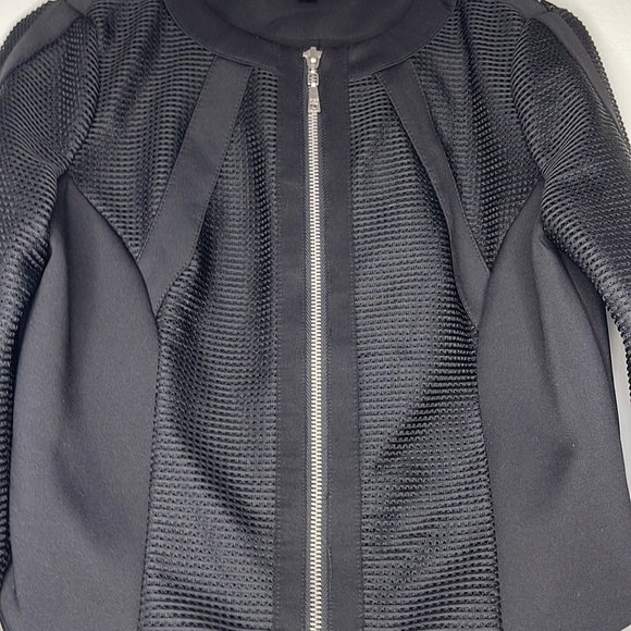 Guess By Los Angeles Black Mesh Ripple Cropped Jacket In Size Small - Picture 4 of 5